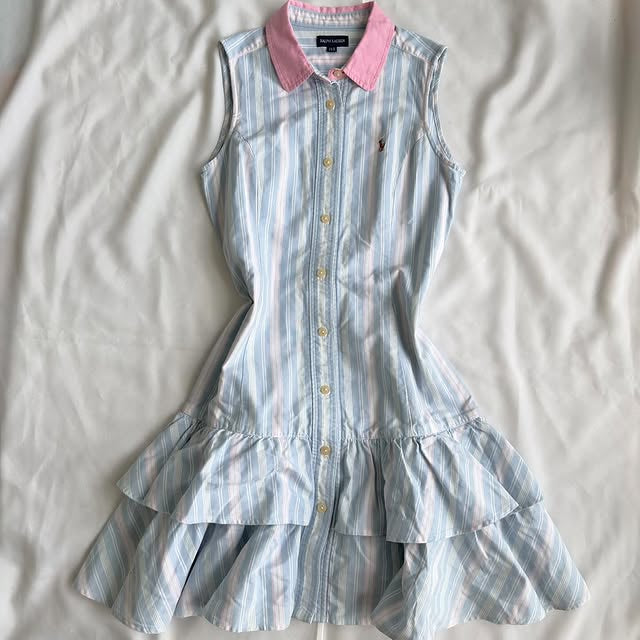 Blau-weiß gestreiftes Kleid