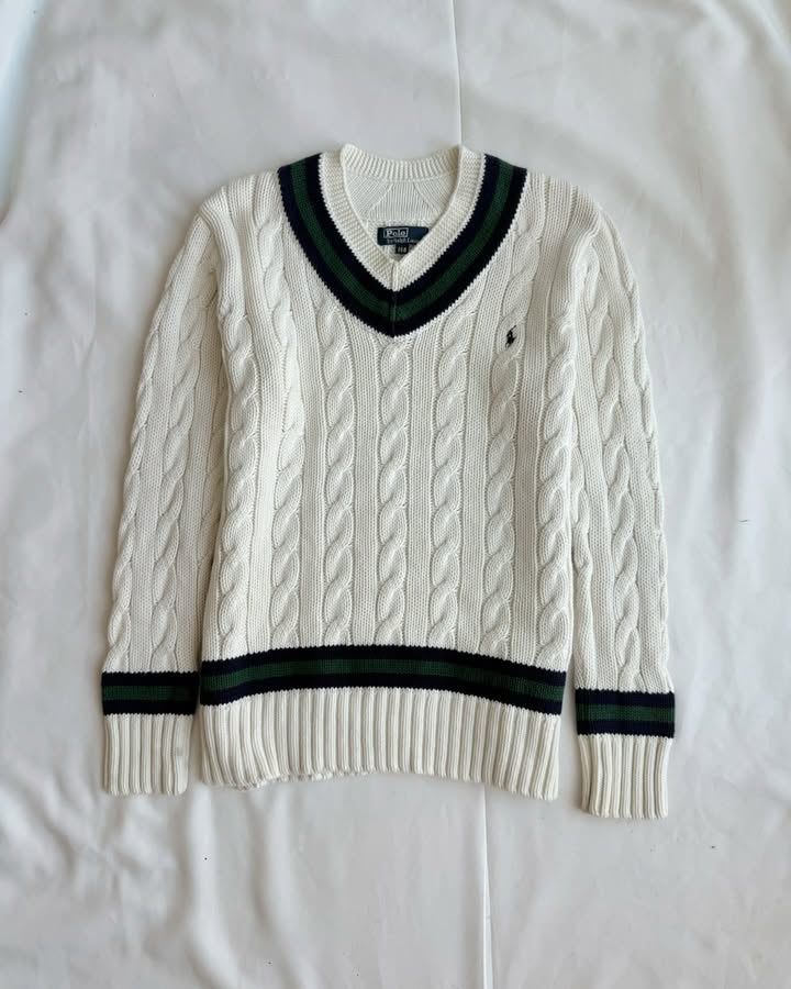 Cremeweißer Strickpullover mit V-Ausschnitt und Streifen