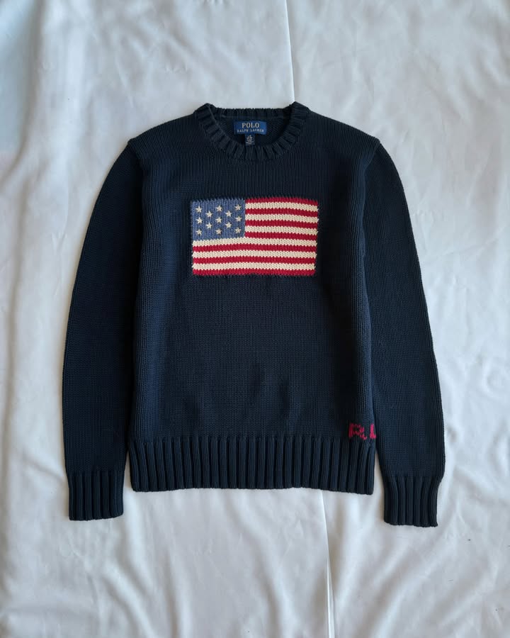 Pull en tricot bleu foncé à col rond avec drapeau des EEUU