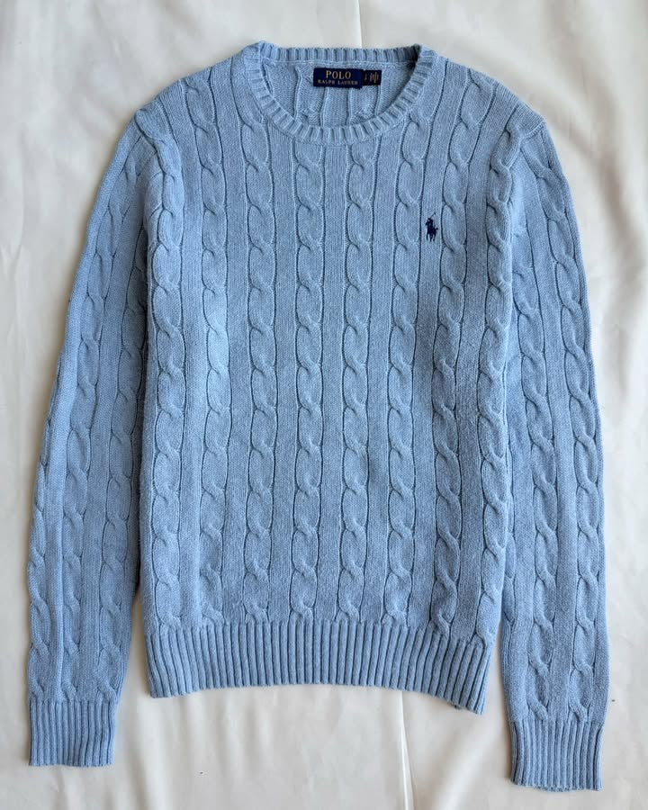 Blue round neck knit sweater