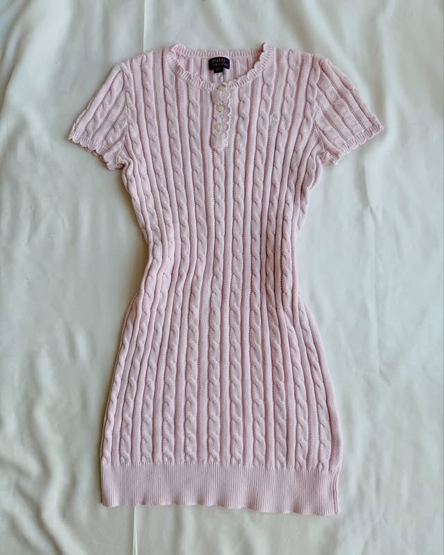 Robe en tricot rose à manches courtes