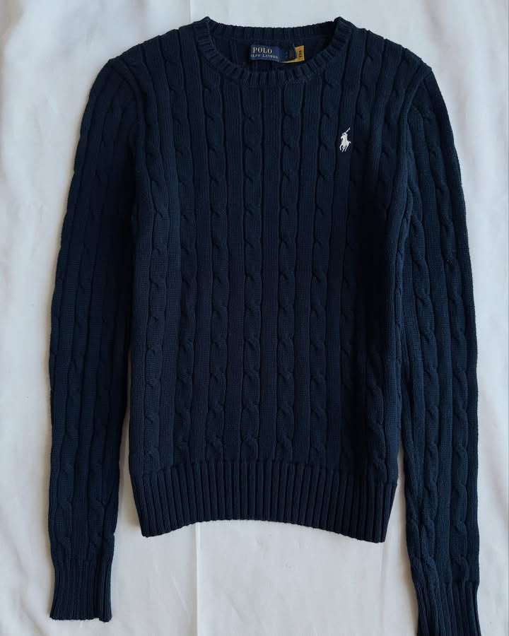 Dark blue round neck knit sweater
