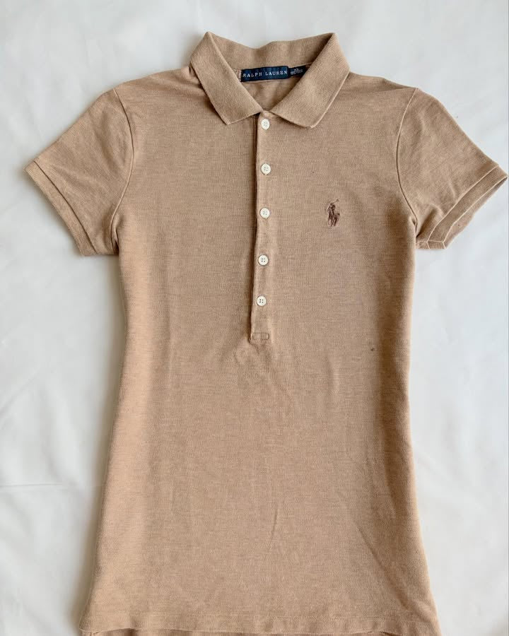 Braunes Poloshirt
